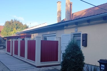 Eladó társasházi lakás Vácon a Rákóczi úton. 