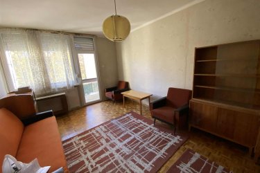 Kiadó társasházi lakás Vácon a Gombási úton.

Vác - Deákvár közkedvelt részén a Gombási úton, azonnal kiadó, 65 m2-es 2 szoba erkélyes csúszó zsalus, I. emeleti bútorozott társasházi lakás.

A lakóingatlan maximum 2, nem dohányzó leinformálható személy részére kiadó, kis állattartás (kutya, macska) nem lehetséges.

Az ingatlanban, előszoba, 2 tágas parkettázott szoba, közlekedő, beépített szekrénnyel, konyha, kamra, külön zuhanykabinos fürdőszoba, WC és 4 m2-es erkély található.

A lakás fűtése konvektorokról működik, a nyílászárók 3 rétegű hőszigetelt ablakok, a fürdőszobában új Vaillant típusú bojler biztosítja a meleg vizet.

Közös költség: 14. 000.-Ft

Anyagi helyzete a társasháznak nagyon jó.
A lépcsőház zárt, kaputelefonnal felszerelve, rendezett, a lakók segítik, támogatják egymást.

Autóval parkolni a kialakított parkolóban ingyenesen lehet.

A lakás remek elhelyezkedésének köszönhetően, pár perces sétán belül elérhető minden, ami a hétköznapi élethez szükséges.

Élelmiszerbolt, zöldséges, hentes, diszkont, pékség, bölcsőde, óvoda, iskola, orvosi rendelő, gyógyszertár, buszmegálló, vasútállomás 10 percre elérhető.
A város minden részére helyi buszközlekedés is könnyíti az eljutást.

Bérleti díj: 190. 000.-Ft + rezsi + 2 havi biztosíték.

ALKU NINCS!

Csak azok keressenek, akik komolyan gondolják az ingatlan bérlését.

E-mailre nem válaszolok, csak telefonon keressenek.

Tel: +36705581160