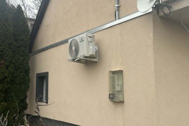 Felújított, kertkapcsolatos lakás eladó Vác–Deákváron!  